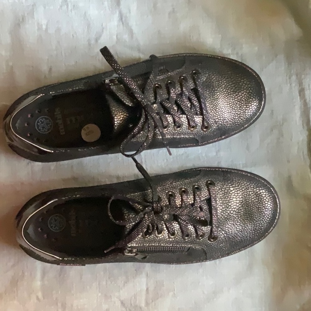 Mobils Shoes
